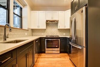 3715 N Fremont St, Unit 2 in Chicago, IL - Foto de edificio - Building Photo