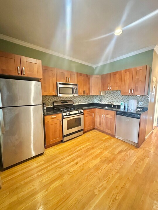 17 I St in Boston, MA - Building Photo
