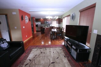 10734 Whitman Ave N in Seattle, WA - Building Photo - Building Photo