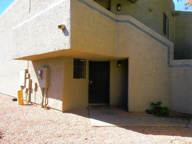 835 N Granite Reef Rd-Unit -17 in Scottsdale, AZ - Building Photo - Building Photo