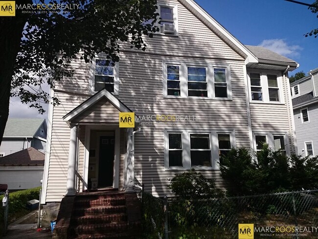 16 Priscilla Rd, Unit 1 in Boston, MA - Foto de edificio - Building Photo