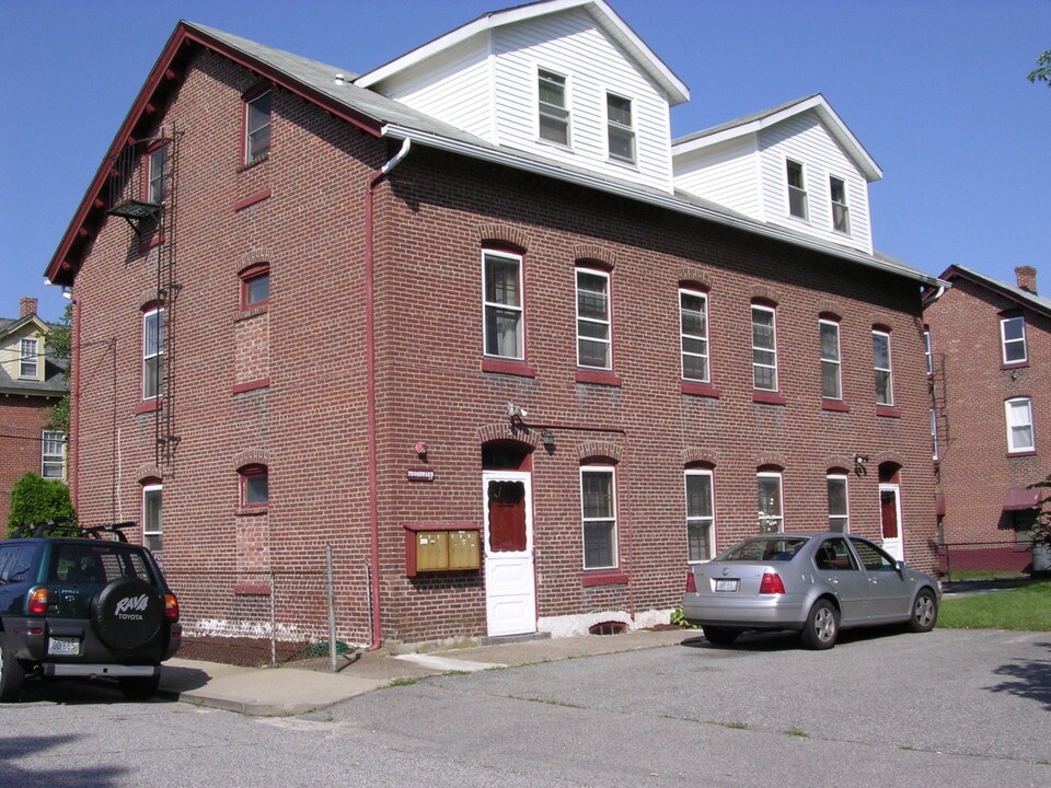 3 Woodward St in Cumberland, RI - Building Photo