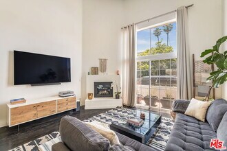 801 N Martel Ave in Los Angeles, CA - Building Photo - Building Photo