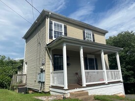 761 King St in Charlottesville, VA - Building Photo