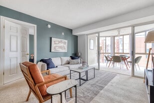 450 Massachusetts Ave NW in Washington, DC - Building Photo