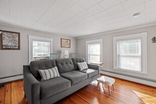 21 Portsmouth Ave in Exeter, NH - Building Photo