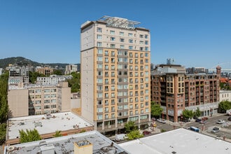 Pacific Tower Apartments in Portland, OR - Building Photo - Building Photo