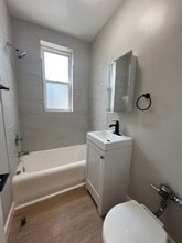 6913 N Ashland Blvd, Unit 307 in Chicago, IL - Building Photo - Building Photo
