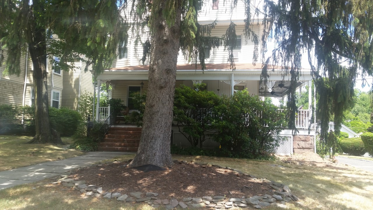 216 Walnut St, Unit 2 in Montclair, NJ - Building Photo