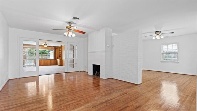 3751 Maroneal St in Houston, TX - Building Photo - Building Photo