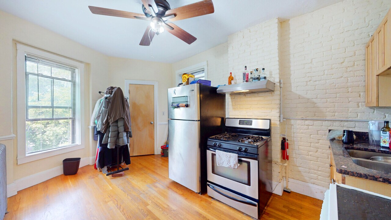 86 Hammond St, Unit #4 in Boston, MA - Building Photo