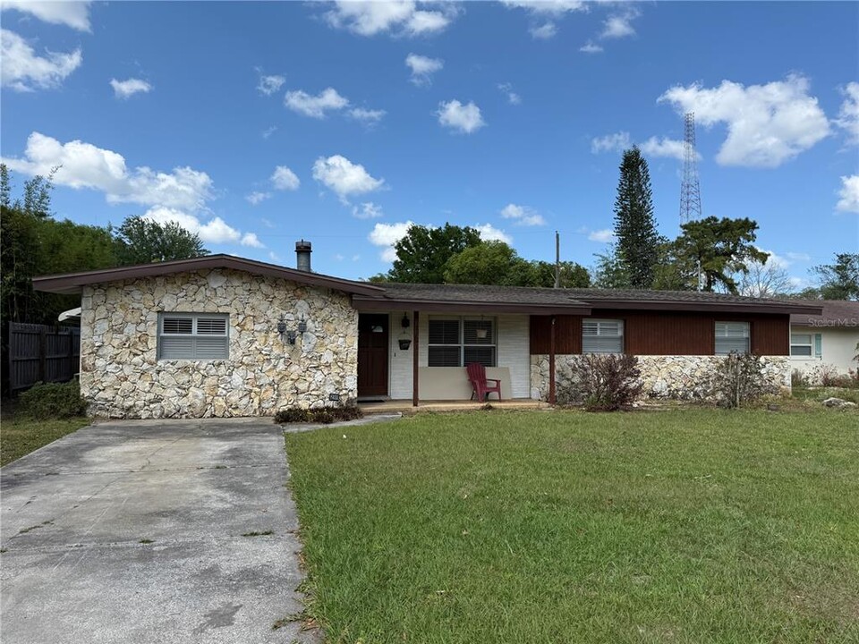 2101 Oakhurst Ave in Winter Park, FL - Building Photo
