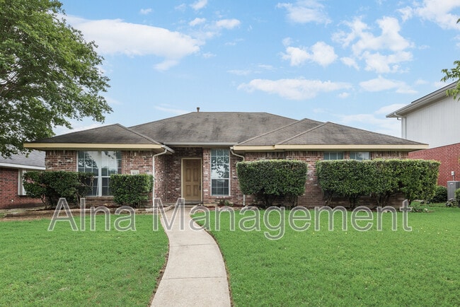 1443 Chapman Dr in Lancaster, TX - Building Photo - Building Photo