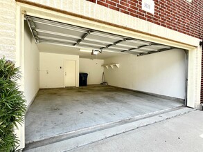 3620 Main Plaza Dr in Houston, TX - Building Photo - Building Photo