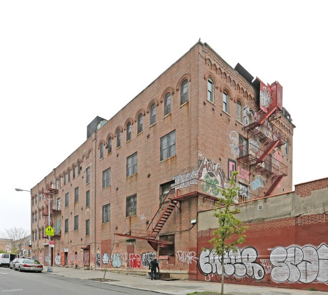 81 Beaver St in Brooklyn, NY - Building Photo - Building Photo