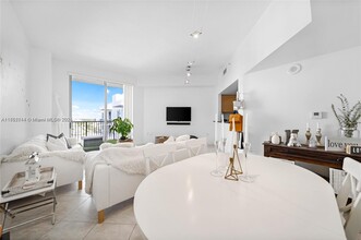 140 S Dixie Hwy in Hollywood, FL - Foto de edificio - Building Photo