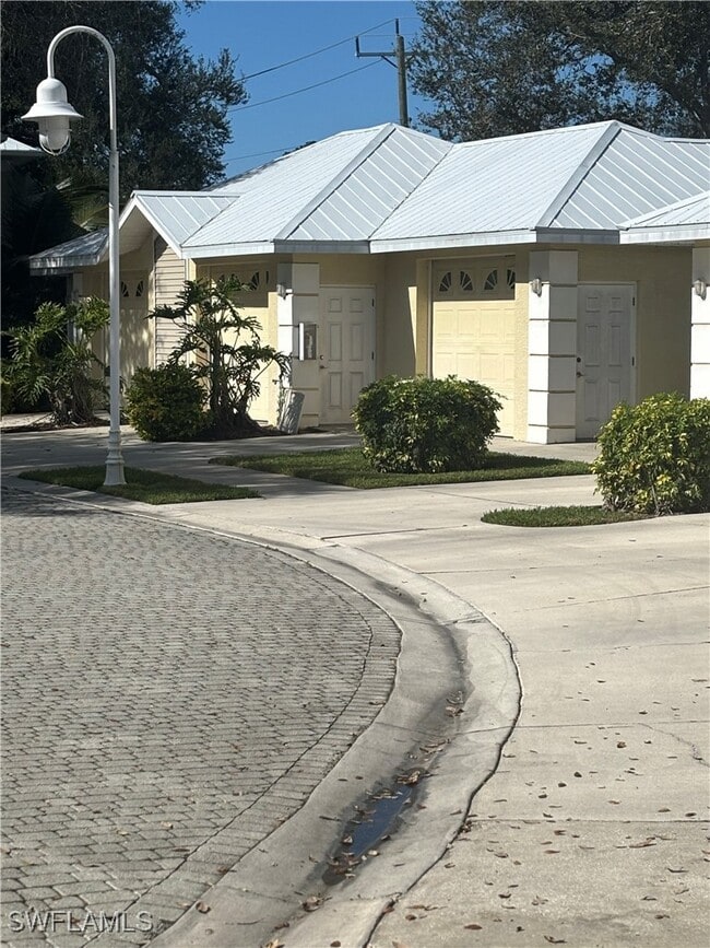 1270 Shady Rest Ln in Naples, FL - Building Photo - Building Photo