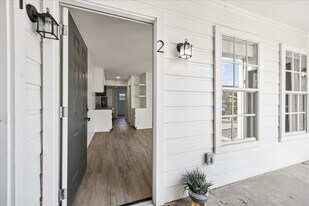 1011 W 10th St in Houston, TX - Building Photo