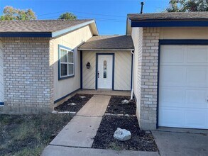 12013 Swallow Dr in Austin, TX - Building Photo - Building Photo
