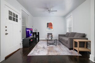 118 Delaware St in San Antonio, TX - Building Photo