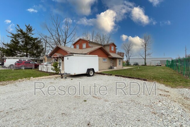 1566 E Dudley Ave in Indianapolis, IN - Foto de edificio - Building Photo