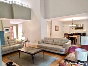 253 Nahanton St in Newton, MA - Building Photo - Building Photo