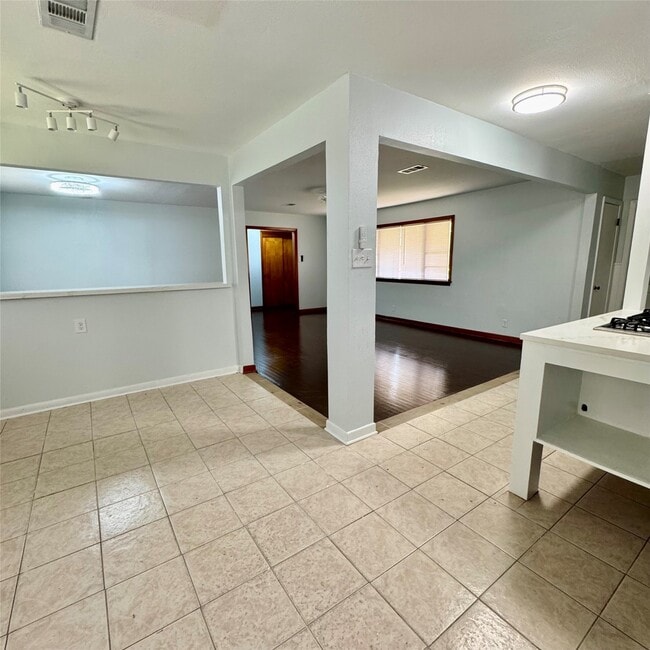 1701 Gillette St in Baytown, TX - Building Photo - Building Photo