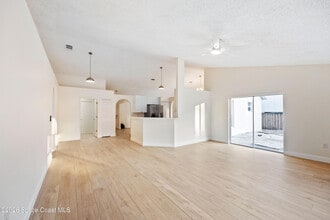 320 Wisteria Ave NW in Palm Bay, FL - Building Photo - Building Photo