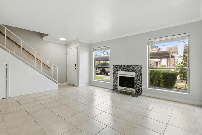 17230 Imperial Valley Dr in Houston, TX - Building Photo - Building Photo