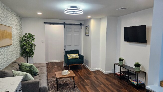 222 Walnut St NW, Unit B2 in Atlanta, GA - Foto de edificio - Building Photo