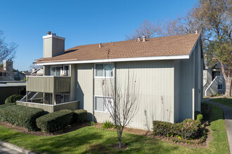 222 Caliente Dr in San Leandro, CA - Building Photo - Building Photo