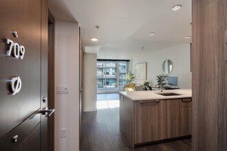 455 Marine Dr SW in Vancouver, BC - Building Photo - Building Photo