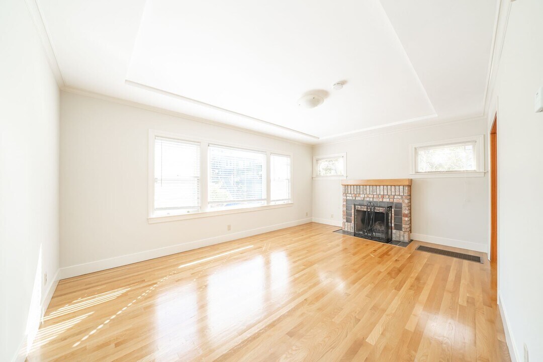 438-444 Elwood Ave in Oakland, CA - Building Photo
