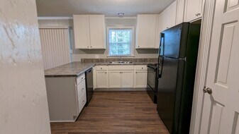 319 Rhynewood Dr in Sanford, NC - Building Photo