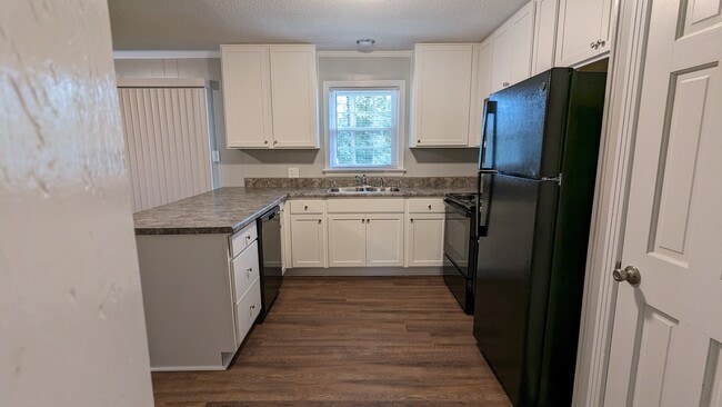 property at 319 Rhynewood Dr