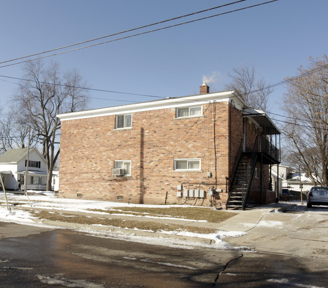 302 Maple St in Plymouth, MI - Foto de edificio - Building Photo