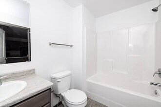 Splitrock Village in Sioux Falls, SD - Building Photo - Building Photo