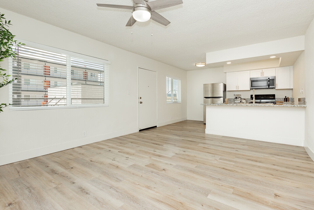 Courtyard 525 Apartments in Las Vegas, NV - Building Photo
