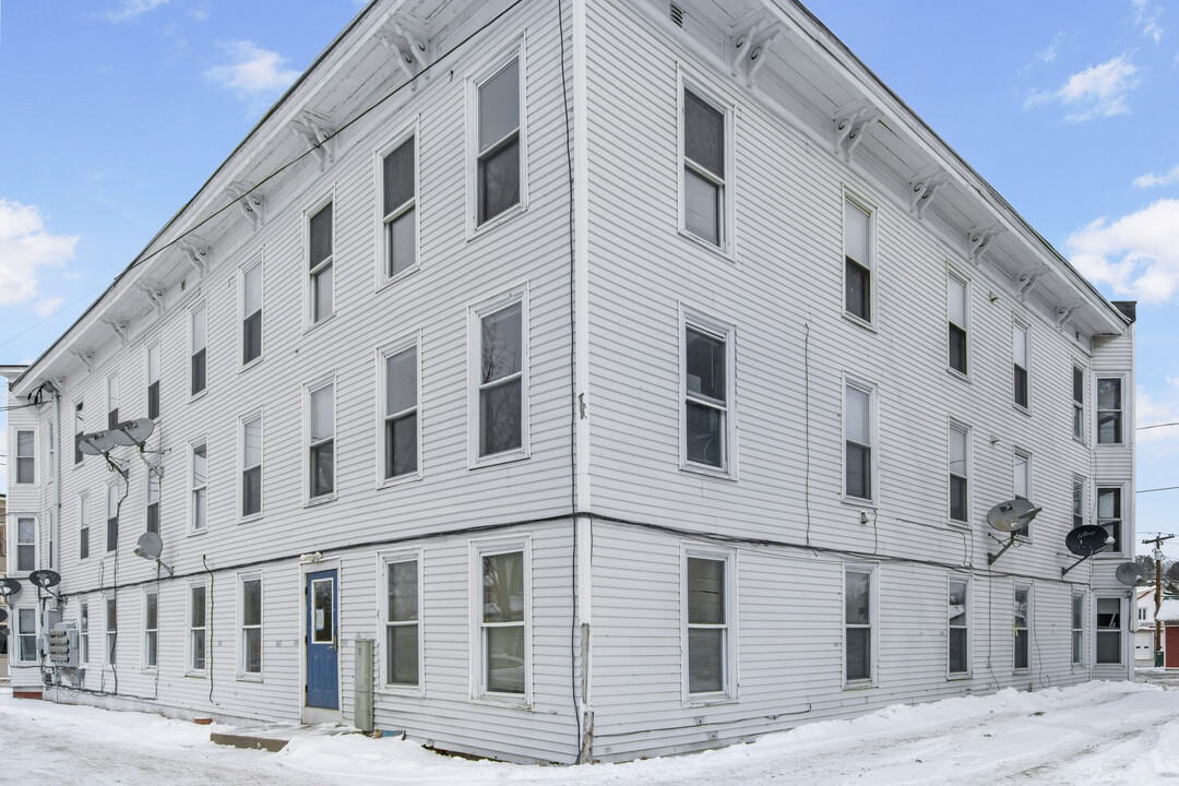 4 Elm St in Lancaster, NH - Building Photo