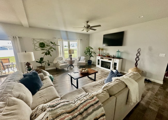 property at 9945 Beacon Pointe Ln