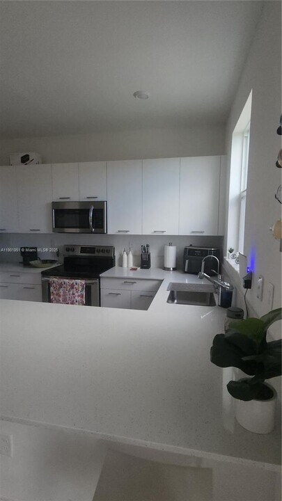 12277 NW 24th Pl in Miami Shores, FL - Building Photo