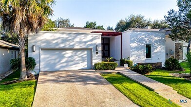 33 Laurel Trail in New Braunfels, TX - Building Photo - Building Photo