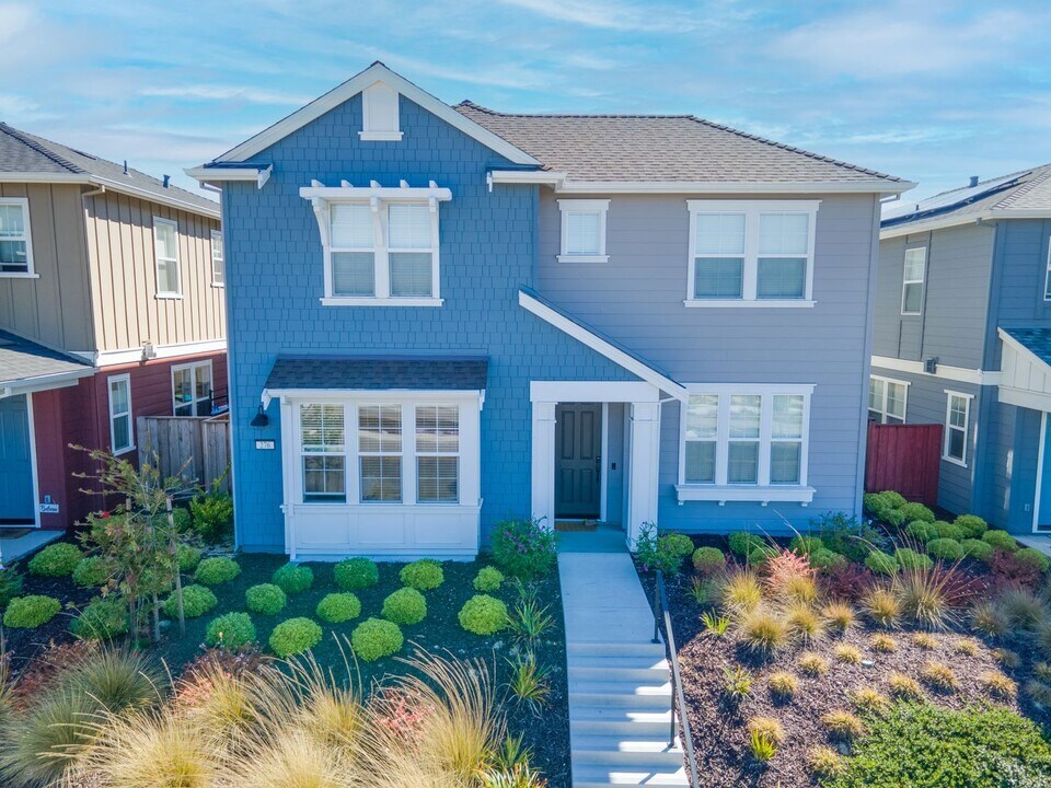 276 9th St in Marina, CA - Building Photo