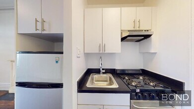 39 E 65th St in New York, NY - Building Photo - Building Photo