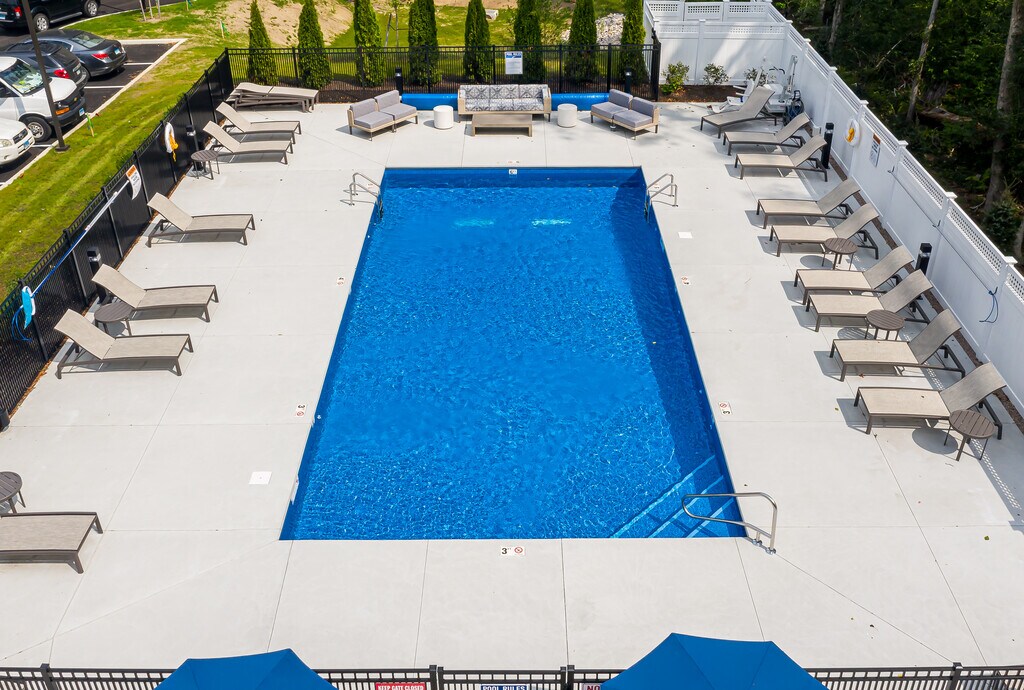 The Cove at Gateway Commons Townhomes East Lyme, CT Apartments