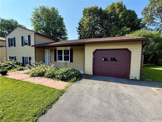 8339 Zenith Dr in Baldwinsville, NY - Building Photo - Building Photo