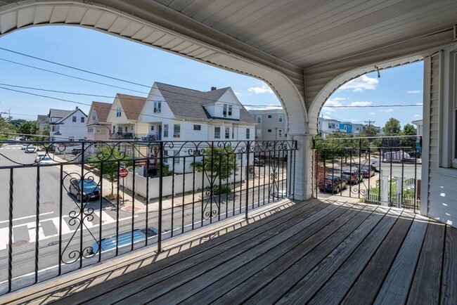 62 Vernal St in Everett, MA - Foto de edificio - Building Photo
