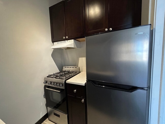 property at 535 W Cornelia Ave