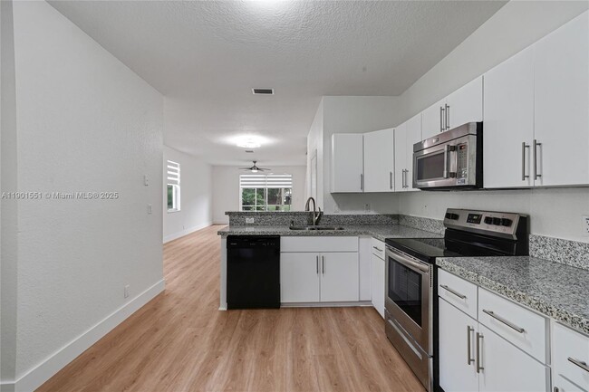 2267 Cordoba Bend in Weston, FL - Building Photo - Building Photo