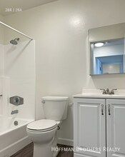 1012 E Acacia Ave, Unit 105 in Glendale, CA - Foto de edificio - Building Photo